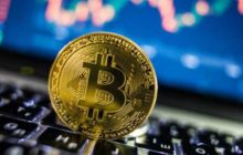 Биткоин консолидируется в симметричном треугольнике. Прорыв возможен в любую сторону