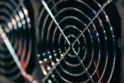 В доме дагестанской пенсионерки обнаружили подпольную майнинг-ферму
